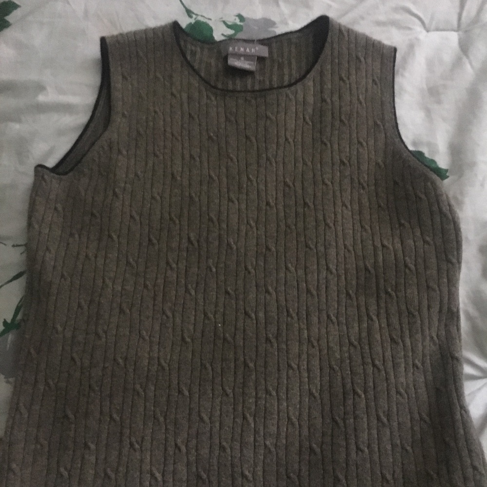 100% Cashmere Sleeveless Top By Kenari
